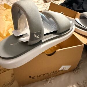 Koolaburra UGG womans Gray Sandals